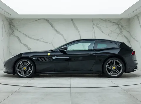 Ferrari GTC4Lusso V12 — photo 3 of 35