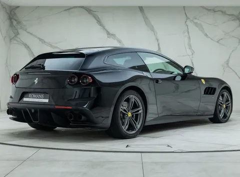 Ferrari GTC4Lusso V12 — photo 4 of 35
