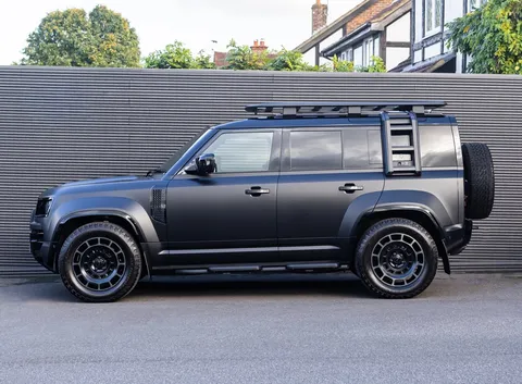 Land Rover Defender 110 OCTA Black 3