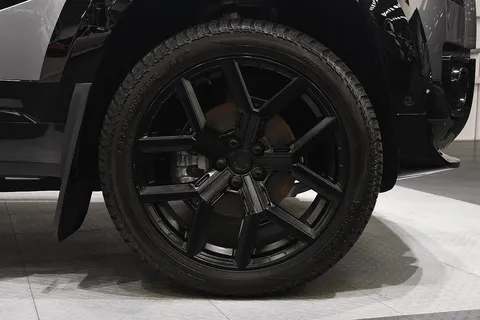 Land Rover Defender 90 D250 X-Dynamic HSE — photo 3 of 51