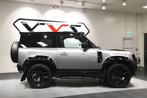 Land Rover Defender 90 D250 X-Dynamic HSE — photo 4 of 51