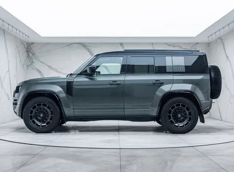 Land Rover Defender Octa Edition One — photo 3 of 47