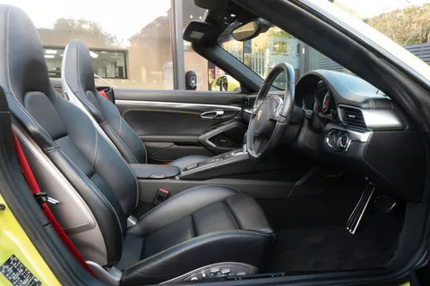 Porsche 911 Turbo Cabriolet — photo 2 of 45