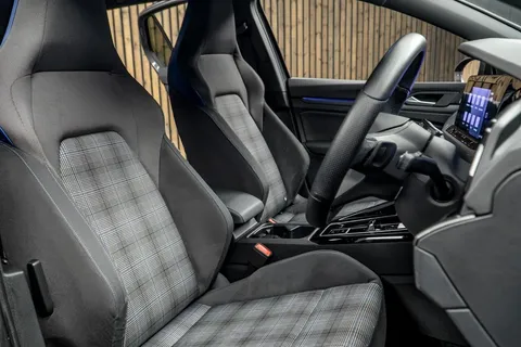 Volkswagen Golf GTE — photo 2 of 44